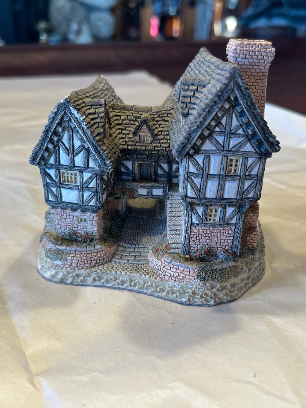 David Winter Handcrafted Tudor-Style Cottage Sculpture-Tudor Manor House- Signed